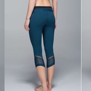 Lululemon Just Breathe Crop Alberta Lake / Black leggings size 6